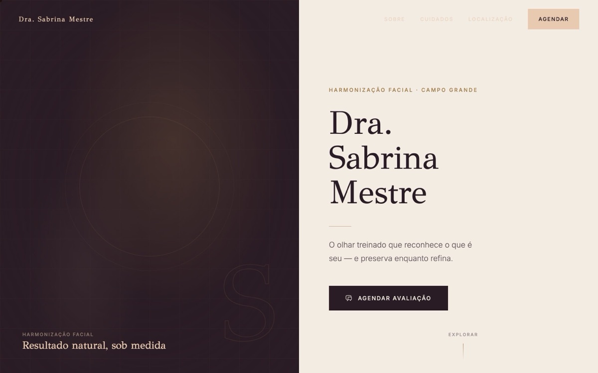 Hero do site da Dra. Sabrina Mestre: split-screen com painel plum-cocoa à esquerda e nome em serifa Didot sobre marfim à direita