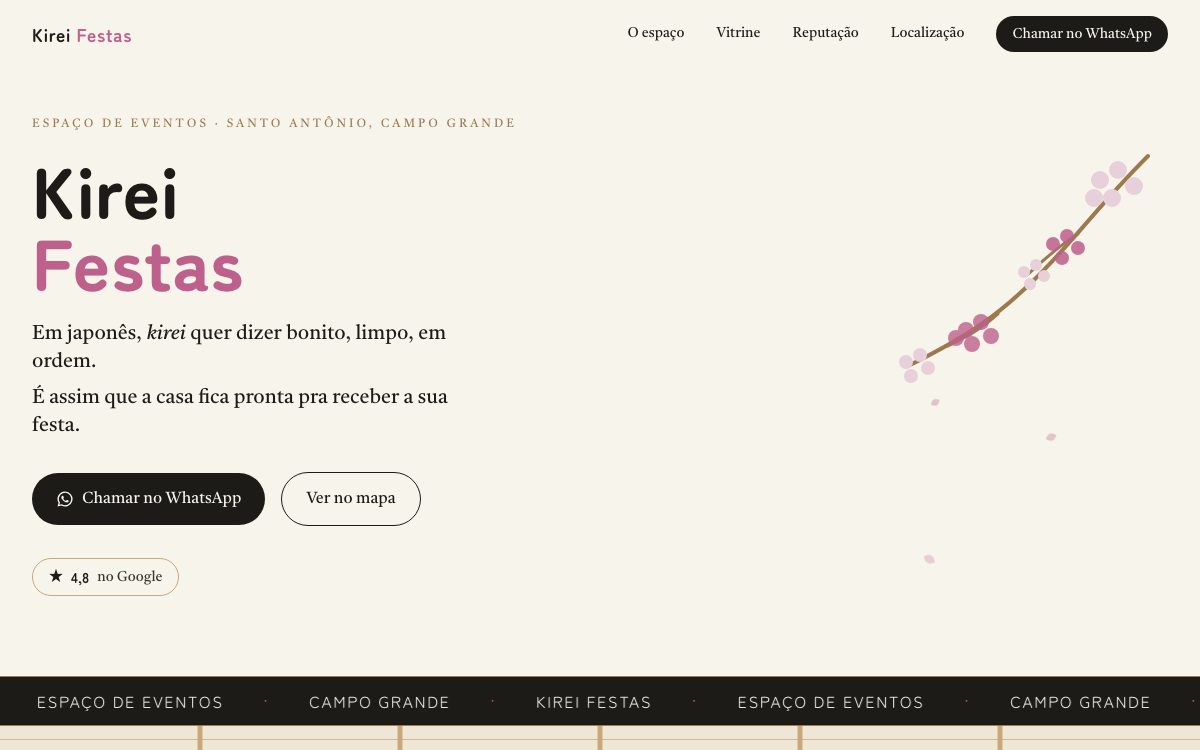 Hero do site do Kirei Festas: papel washi claro, título com Festas em rosa profundo e ramo de cerejeira em flor no canto direito